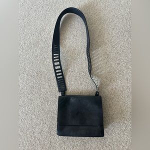 Vince leather handbag. Reversible white and black strap.